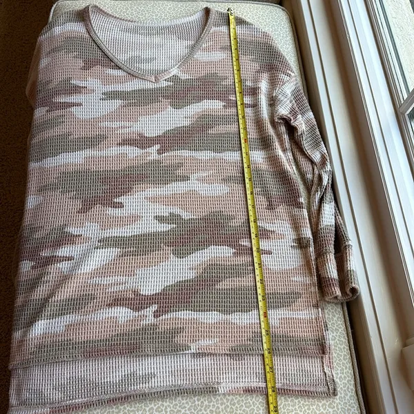 American Eagle Long Sleeve Oversized Peach Camo Waffle Knit Top size XS - Image 8