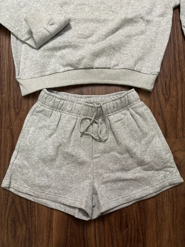 🩶 Accolade Set Gray Small Crewneck + Shorts - Image 6