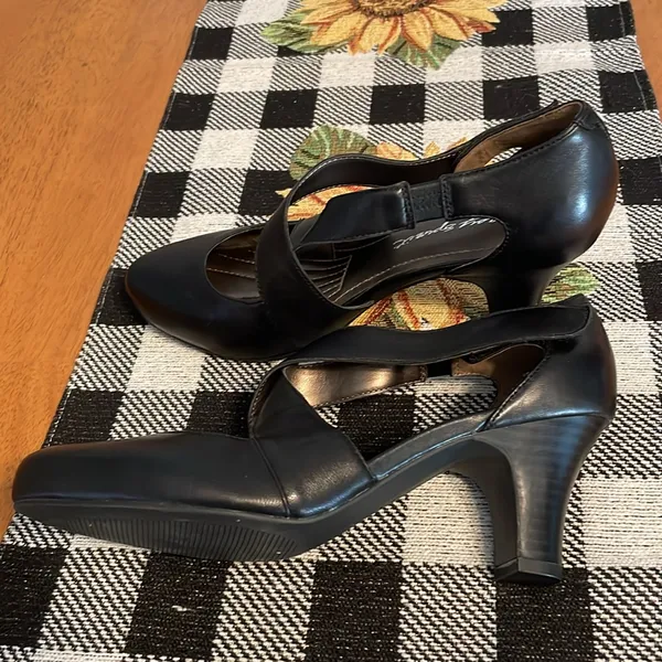 Easy Spirit Easy stride heels with Velcro closure - Image 3