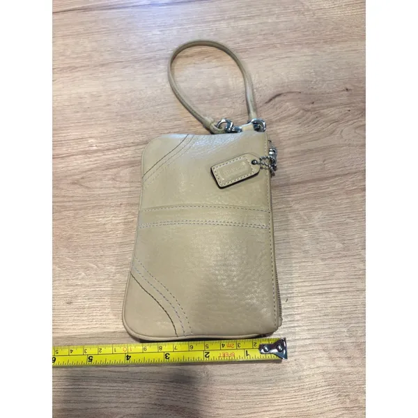 Coach Soho Oatmeal Pebbled Leather Wristlet Zip‎ Pouch Buff Silver Hardware - Image 5
