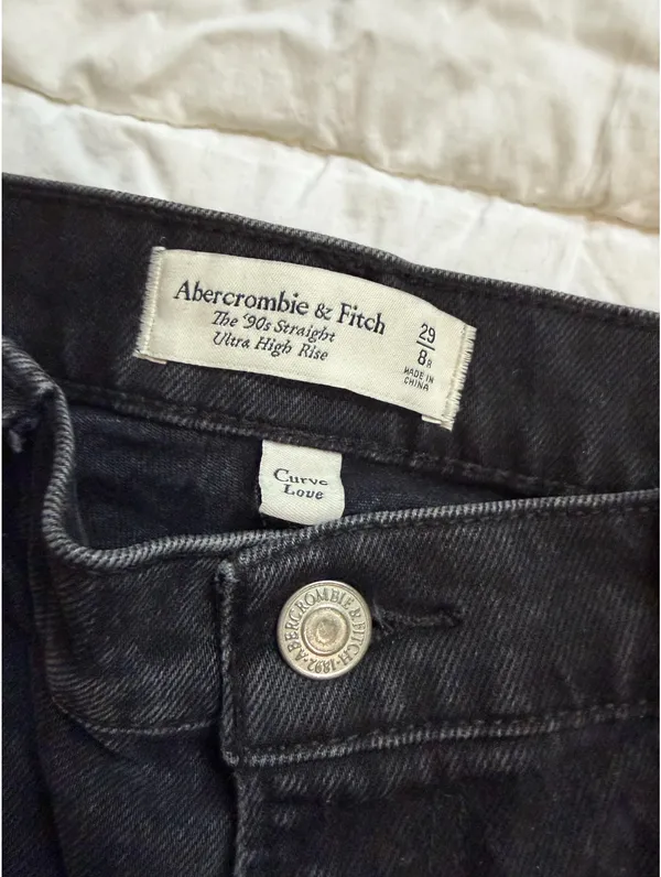 Abercrombie Curve Love 90s Straight High-Rise Black Jeans - Image 3