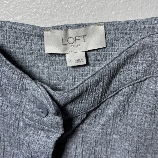 Loft Outlet Women‎ Gray Button Tank Top Size Small - Image 3