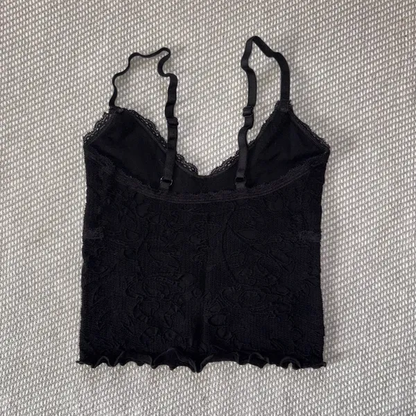 Urban Outfitters Out From Under Black Crop Lace Cami Sz Xs/S - Image 2