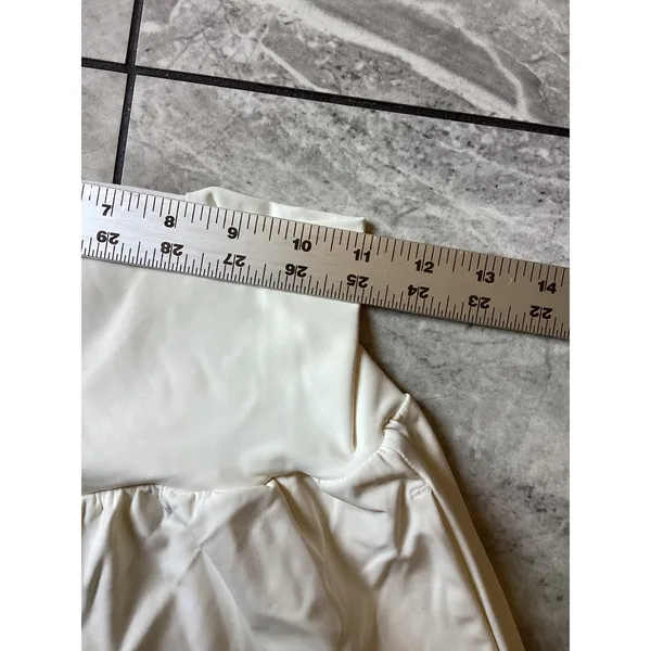 Halara NWOT Women Cream High Waisted Active Shorts with Pockets Off White Size M - Image 5