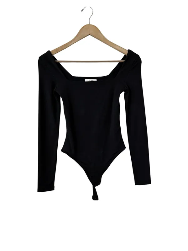 ARITZIA Babaton Black Contour Long-Sleeve Square Neck Bodysuit - Image 5