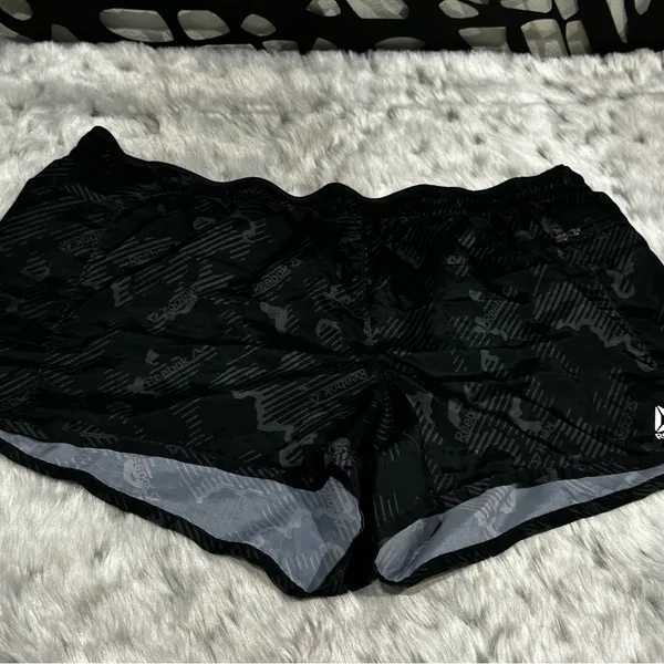 Reebok XL Black and Tan Women's Shorts 2 pc - Image 5
