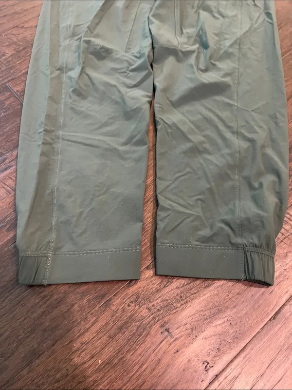 lululemon athletica License to Train Green Drawstring 6 Pants - Image 4