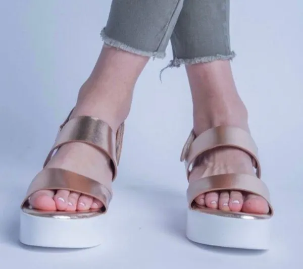 Metallic Flatforms Gold Size 7.5 - Image 2