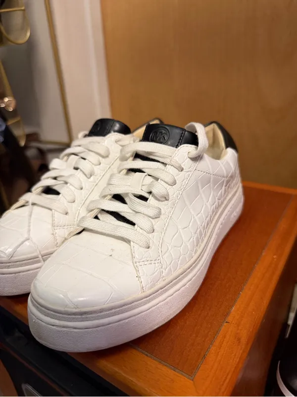 Michael Kors White Croc Embossed Low Top Sneakers Size 6.5 - Image 5