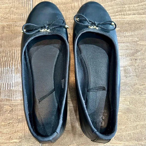 Women’s Ballet Flats with Tie with Gold Detail Black Size 8 EUC Girly Feminine - Image 5