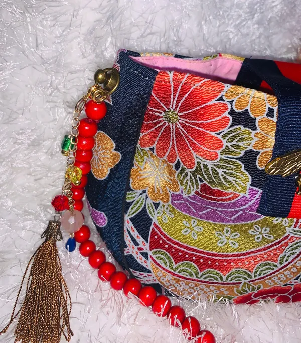 Handmade Bee Bag Pouch/ Crossbody - Image 4