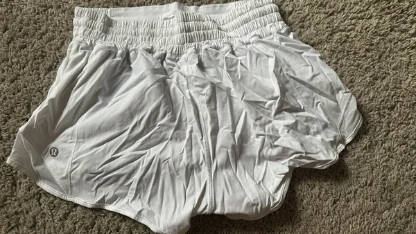Lululemon Hotty Hot Shorts 2.5" - Image 3