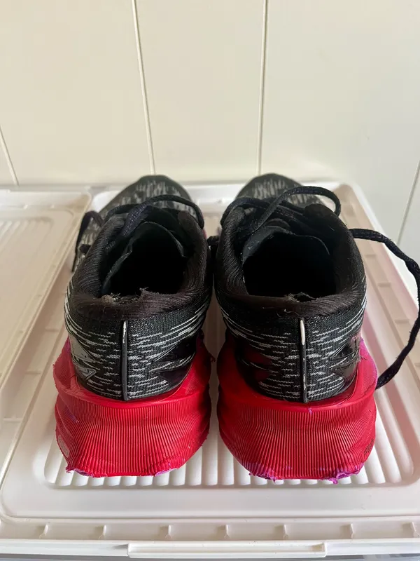 ASICS Novablast 3 Sneakers - Image 10
