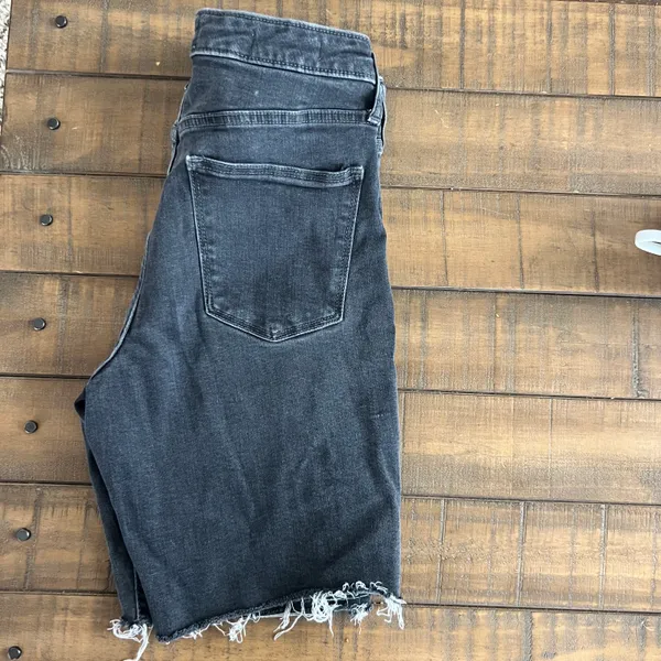 Bermuda High rise  shorts - Image 2
