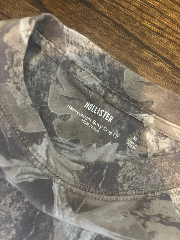 Hollister Men’s T-Shirt size M - Image 2