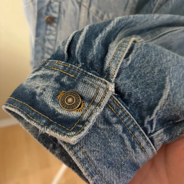 FREE‎ PEOPLE We The Free Denim Cropped Distressed Jacket Size Medium - Image 2