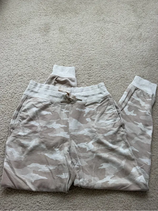 Athleta Women’s Neutral Camo Joggers - Beige Camo - Image 2