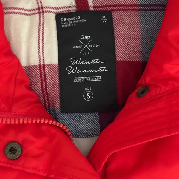 Gap Winter Edition Y2k Red Puffer Vest Chevron Quilted Small Outdoors Cozy Cabin - Image 4