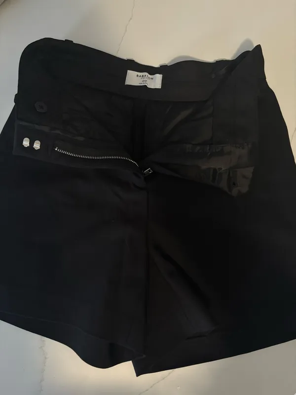 Aritzia Babaton Shorts Pleated Black - Image 2