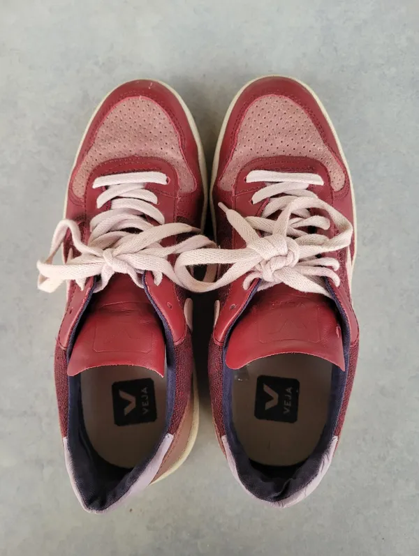 Veja Women's V-10 Sneakers in Leather and Pixel Size 39 US 8 - Image 8