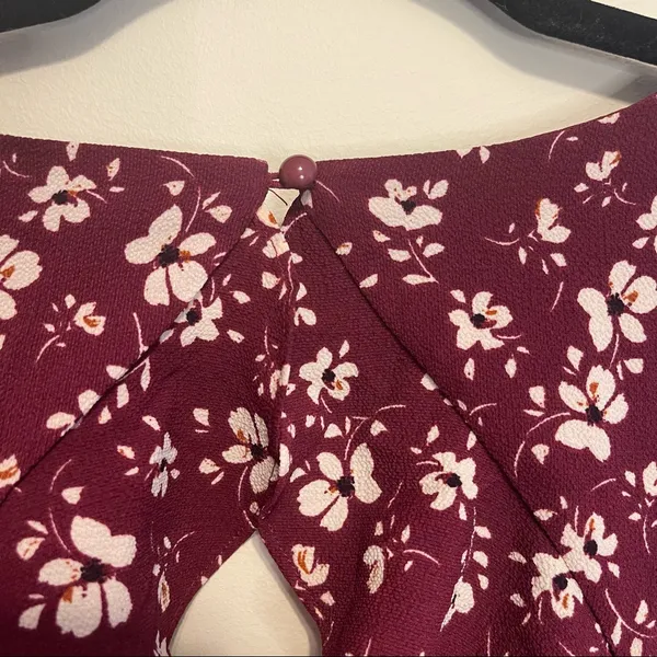 Charlotte Russe Maroon and White Floral Fit and Flare Ruffle Dress Size Medium - Image 9