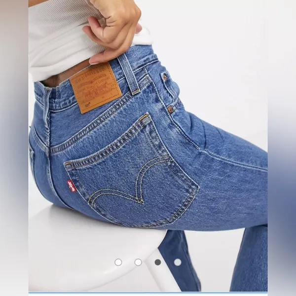 Levi's 501 high rise straight leg crop jeans in blue - Image 3