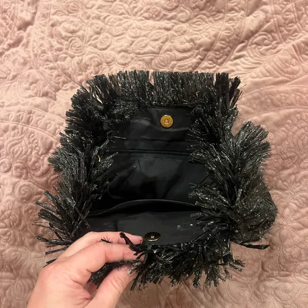 Black Fringe Top Zipper Clutch Bag - Image 3