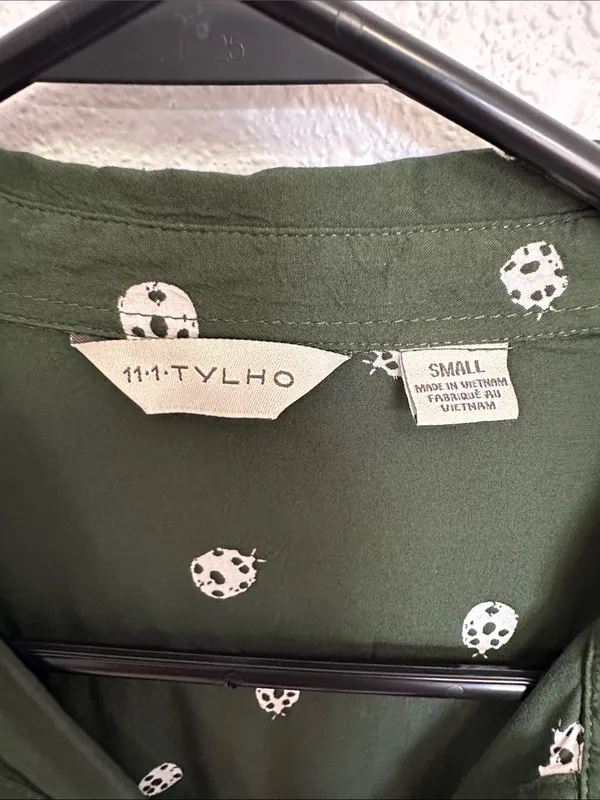Anthropologie 11-1-Tylho Lakin Green Tunic Ladybug Button Down Shirt Size Small - Image 2