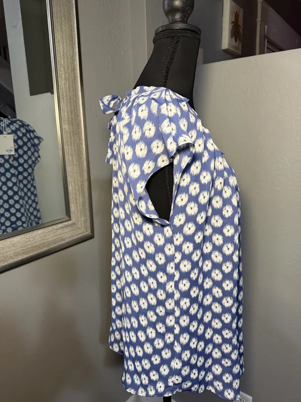 NWT Lauren Conrad Blue Floral Tie Back Pleat Neck Blouse Size Medium. - Image 2