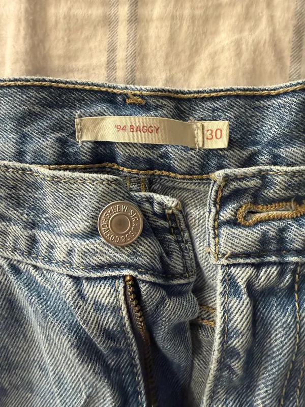 Levi’s ’94 Baggy Jeans – Light Wash – Size 30 - Image 4