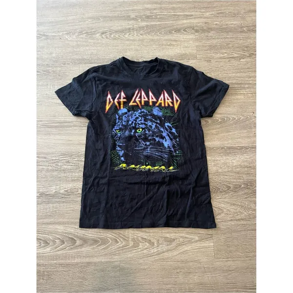 Def Leppard Band Tee Womens Small Black Animal Panther Graphic Shirt Vintage - Image 2