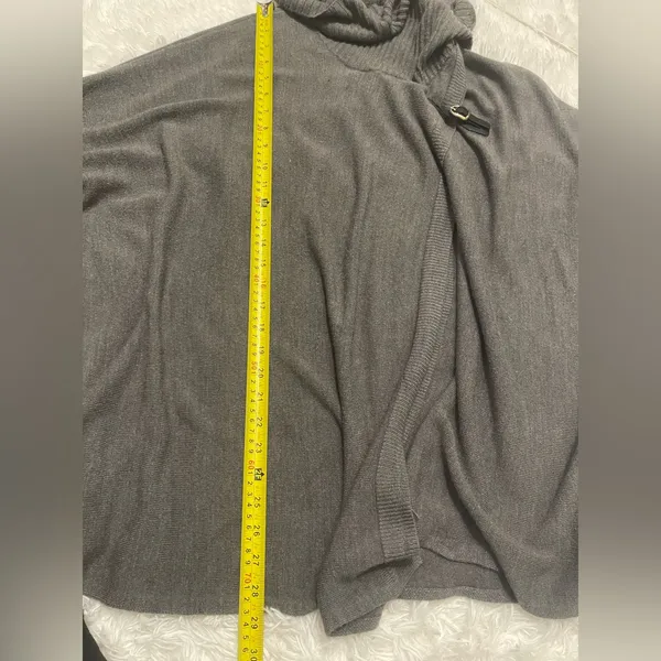 Napa Valley gray knit poncho wrap turtleneck sweater faux leather buckle L XL - Image 7