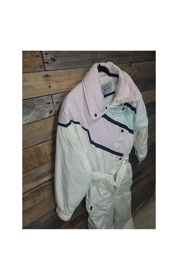 Profile Women’s pink and white ski suit - Image 5