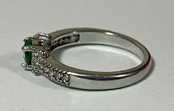 Silver Emerald Birthstone Crystal Diamond Diamonds Band Ring Jewelry Size 8 💚 - Image 3