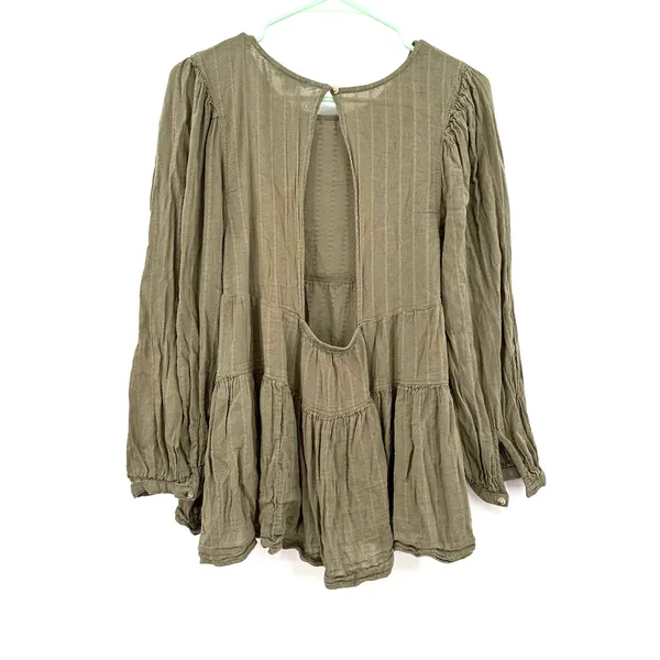 American Eagle size medium‎ long sleeve tiered green blouse peekaboo back - Image 2
