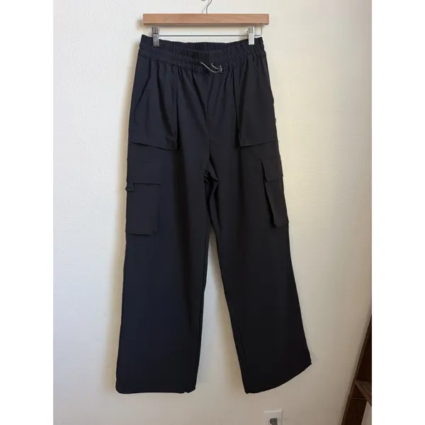 Fabletics Heights Cargo Pants in Black Size Medium NWOT - Image 4