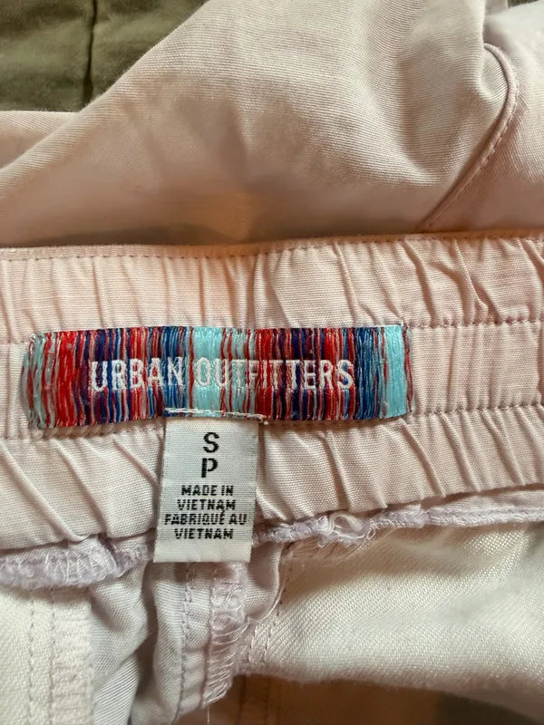 Urban Outfitters Blush Pink Utility Cargo Dolphin Hem Shorts Size Small - Image 3