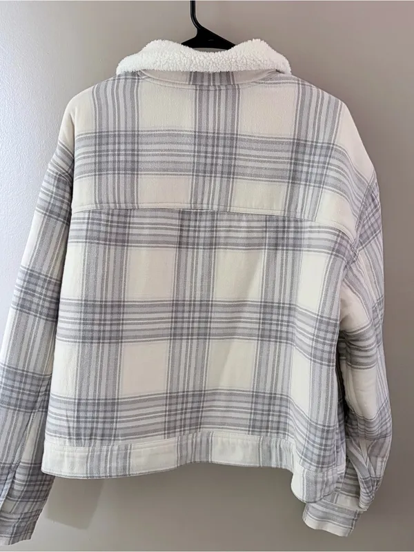Aerie NWT Plaid Sherpa Lined Jacket XL White Grey Snap Front Shacket - Image 3