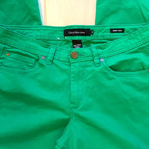 Calvin Klein Jeans|| Green skinny crop jeans. See measurements in pictures. - Image 3