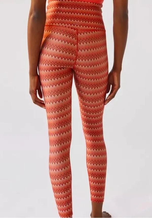 Like New Beyond Yoga High Waisted Midi Leggings Paprika Chevron Size Small - Image 2