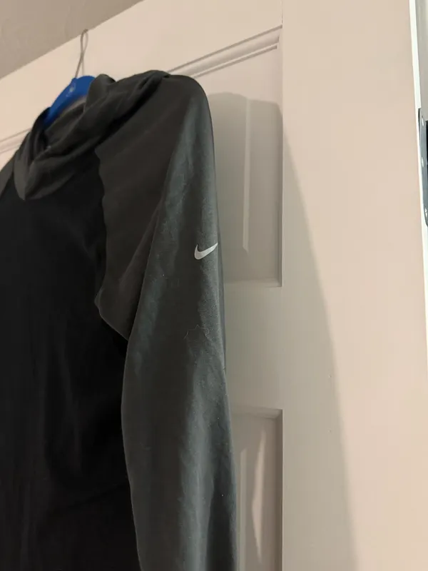 Nike top - Image 2