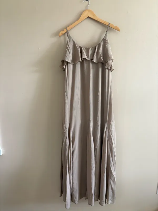Abercrombie & Fitch Ruffle Maxi Dress Size Medium Taupe Tan Flowy Sleeveless - Image 2