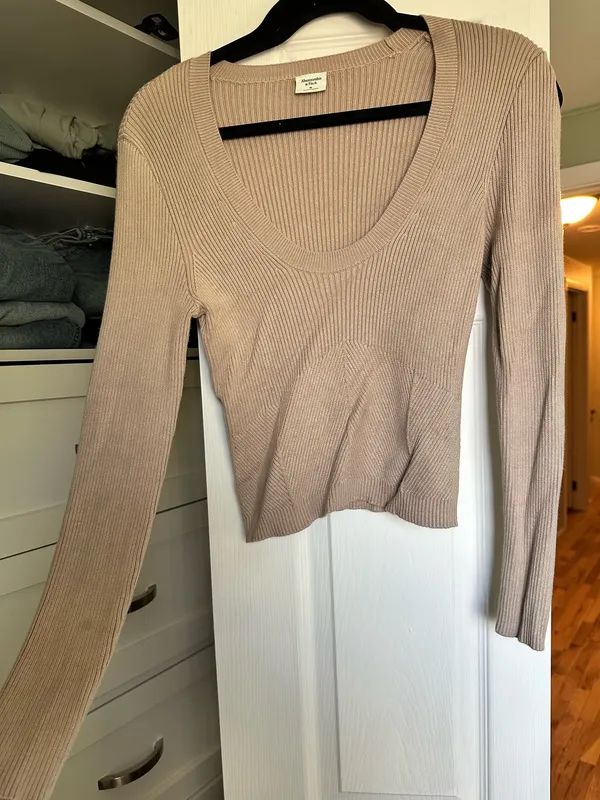 Abercrombie Cropped Sweater Tan - Image 2