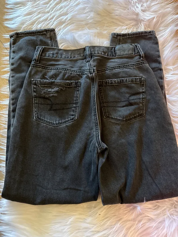 American Eagle Mom Jeans - Image 3