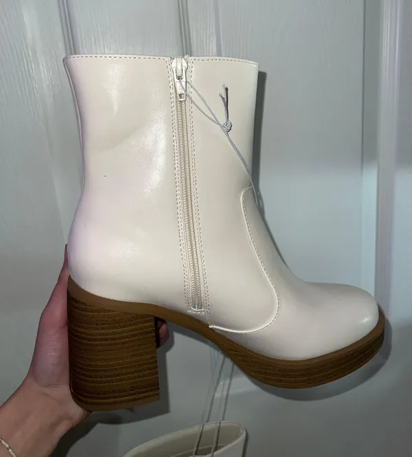 Universal Threads NWT Off-White Tall Ankle Booties - Image 6
