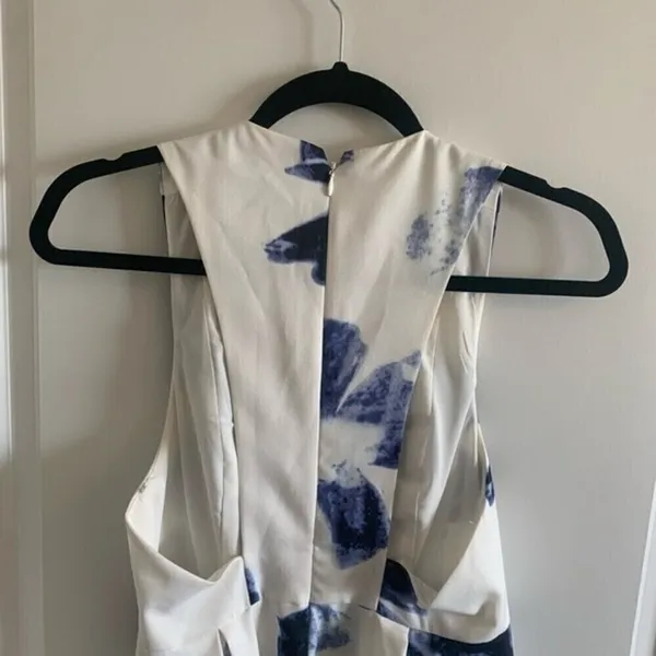 LULU’S Seeing Chic Floral V-Neck Dress Size S - Image 10