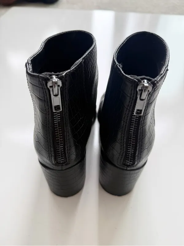Steve Madden Julianne Black Crocodile Embossed Leather Ankle Boots Size 8 - Image 5