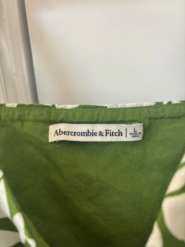 Abercrombie & Fitch Green Leaf Poplin top - Image 4