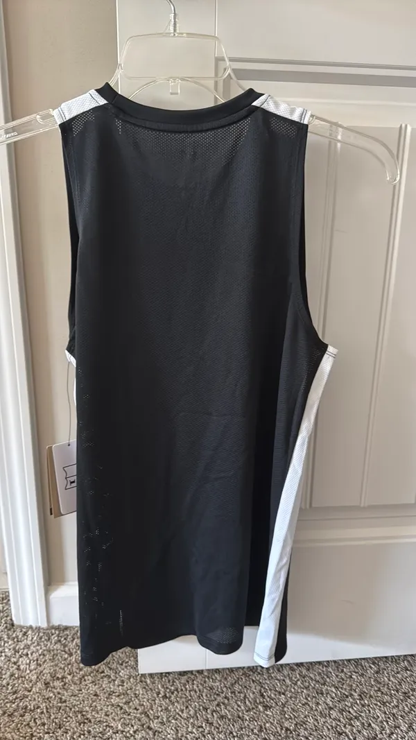 Women’s Nike Dri-Fit tank - Image 2
