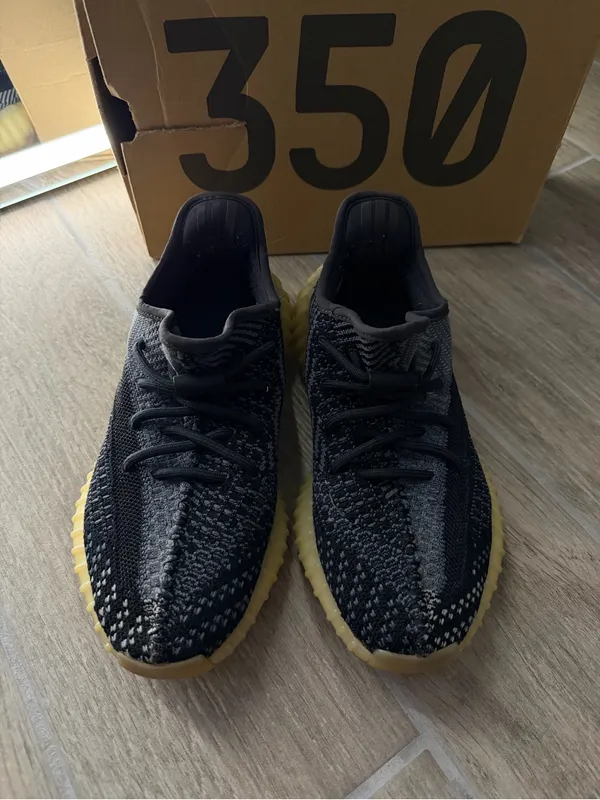 Adidas Yeezy Boost 350 V2 'Carbon' - Image 4